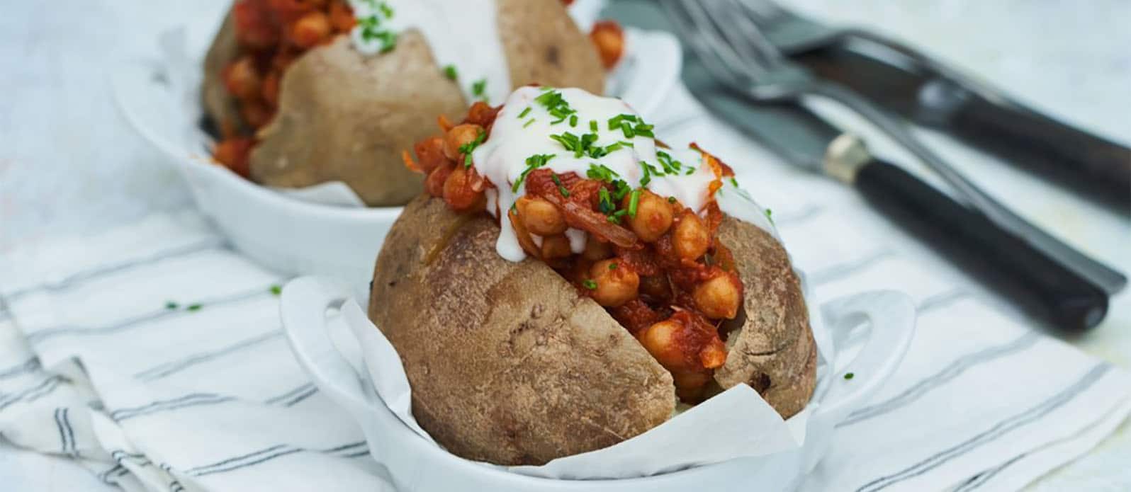 découvrez comment cuisiner parfaitement des pommes de terre au four avec chaleur tournante. cette méthode garantit une texture croustillante à l'extérieur et tendre à l'intérieur, idéale pour accompagner vos plats préférés. suivez nos astuces pour des résultats savoureux et gourmands à chaque fois.